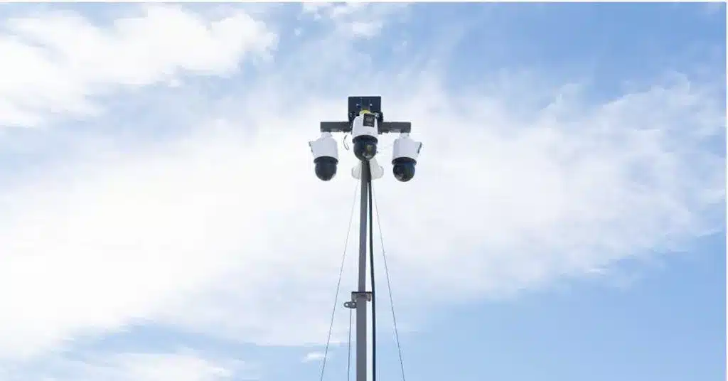 Remote Video Guarding Trailer Cameras in Houston, TX – 04 Security cameras mounted on tall pole