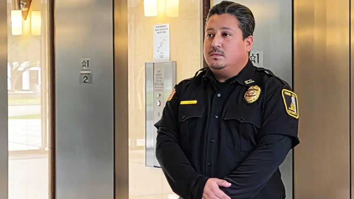 unarmed-security-guard-houston-img-2 Security guard standing by elevators.